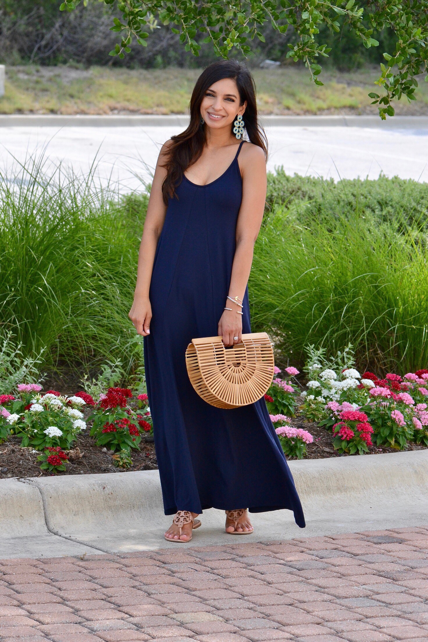  MAXI DRESS | STATEMENT EARRINGS | SANDALS | HANDBAG 